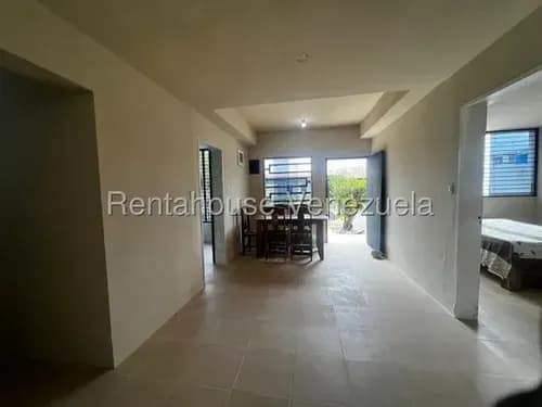 Daniela Linarez Vende Bella Y Cómoda Casa Remodelada Con 6 Habitaciones, 6 Baños, Patio, Gas Directo, Tanque Subterráneo 4000 L, Urbanización Bararida Barquisimeto