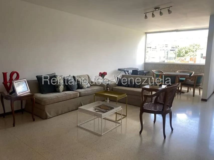Apartamento (1 Nivel) en Alquiler en San Roman, Distrito Metropolitano