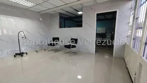 Daniela Linarez Vende Galpón Industrial Con Local, Depósito, Oficinas Administrativas, Baños, Planta Eléctrica, Ubicado En La Zona Industrial 2 De Barquisimeto