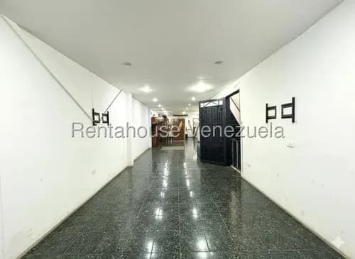 Vs 7 Local Comercial Ubicado En Piso 1 Con Entrada Independiente, El Cual Se Puede Adaptar Para: Oficinas - Local Comercial. En Alquiler - Quinta Crespo // Mls #26-15378