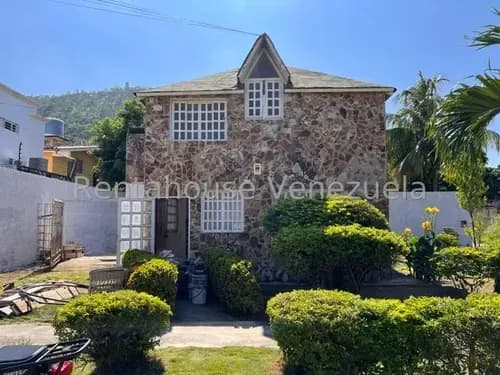 Estupenda Casa Tipo Chalet En Venta En Prestigiosa Urbanización Santa Rosalia Cagua, Aragua (jbra Cod. 26-21487)