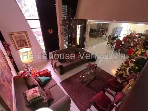 Daniela Linarez Vende Majestuosa Casa De 640 M2 Con Cocina Moderna, 7 Habitaciones, 7 Baños, Oficina Privada, Piscina, Jardín, Ubicada En Santa Elena Barquisimeto