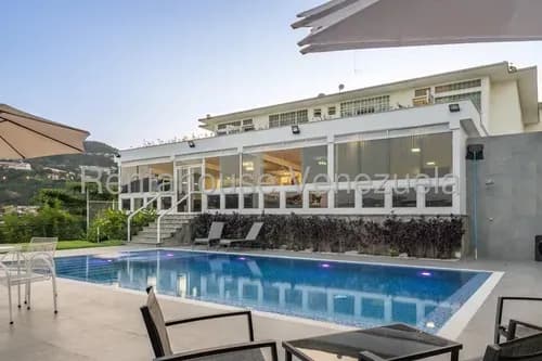 Casa En Venta En Prados Del Este Calle Cerrada Piscina