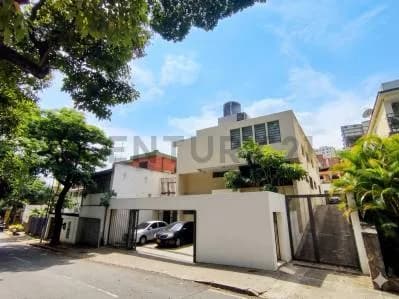 En venta amplia casa uso comercial en Colinas de Bello Monte