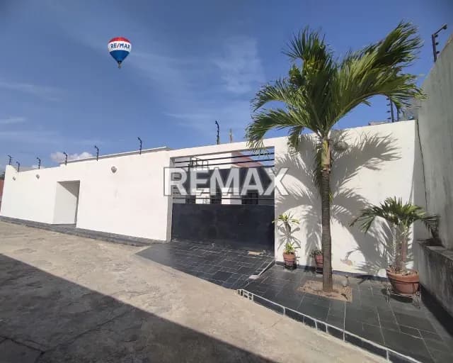 EN VENTA AMPLIA CASA, EN JUAN GRIEGO, URB. EL CARDENAL, ISLA DE MARGARITA.