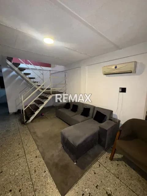 VENTA DE CASA DE 2 PLANTAS CON ANEXO CON ENTRADA INDEPENDIENTE. SAN DIEGO.