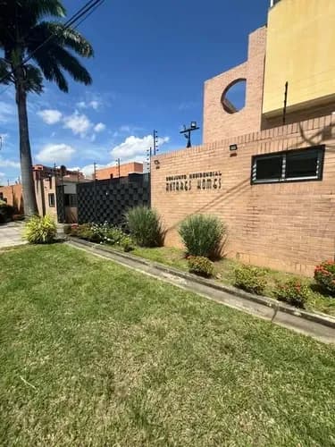 Hermoso Townhouse Amoblado En Mañongo, Res. Antares Home. Plth-388