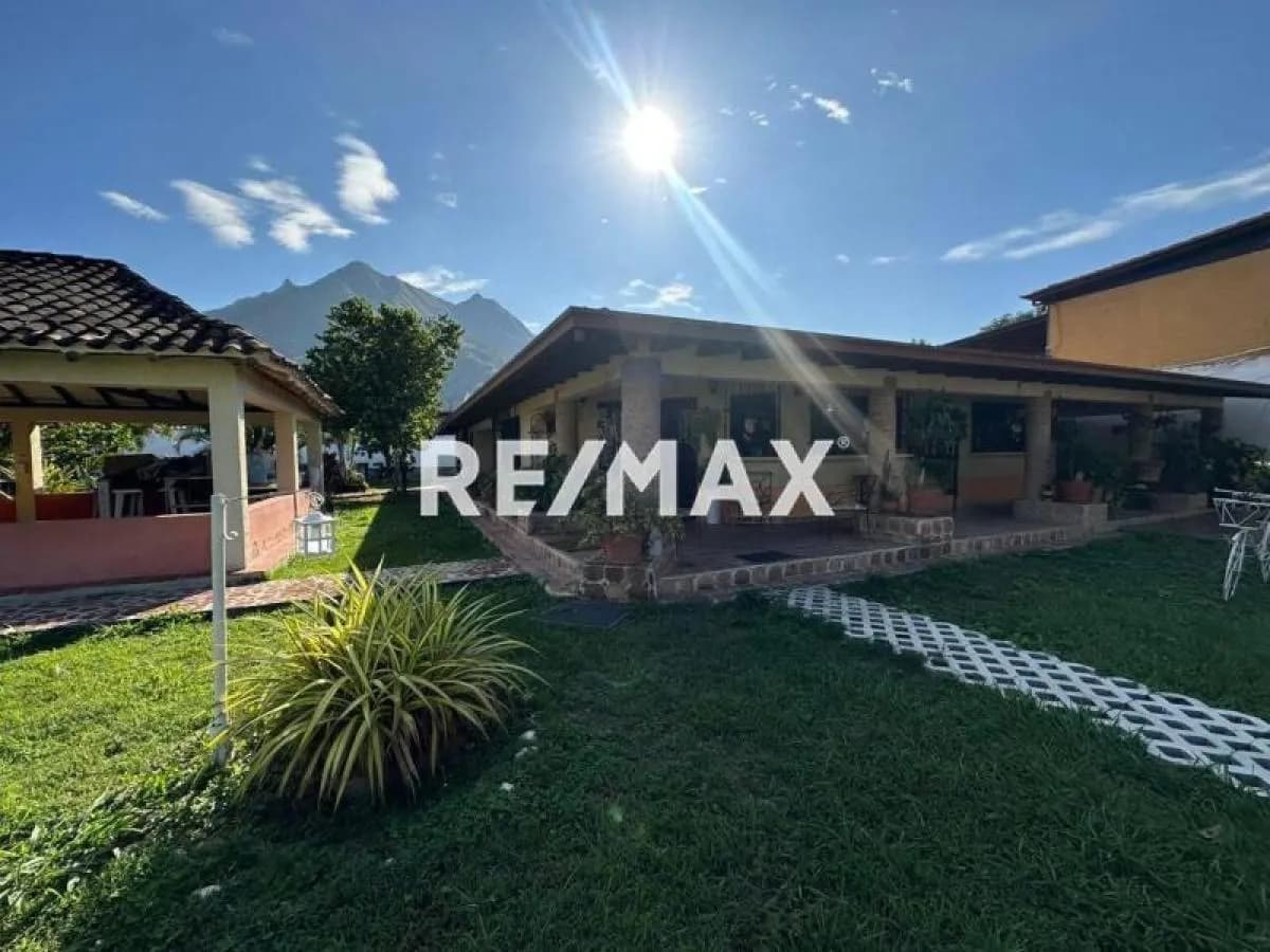 En venta excelente casa en Las Morochas San Diego