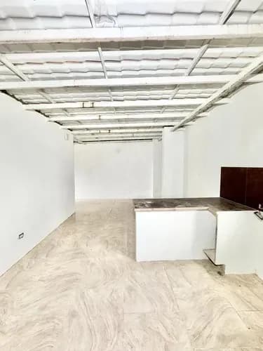 En Venta Inmueble Doble Propósito Cuenta Con Apartamento Y Locales Comerciales. Ia