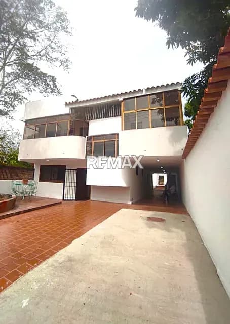 Inmueble de Alto Potencial para uso multifamiliar o corporativo en La Asunción