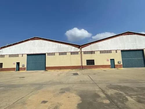 Galpón Acero Mall Autopista Gran Mariscal Bacelona Venta 1135m2