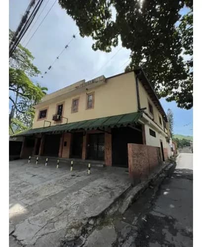 En Venta Local Av. Ccs. El Limón Mcy. Edo. Aragua