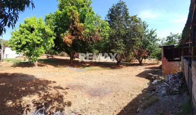 GRANJA CON PISCINA Y TERRENO AMPLIO