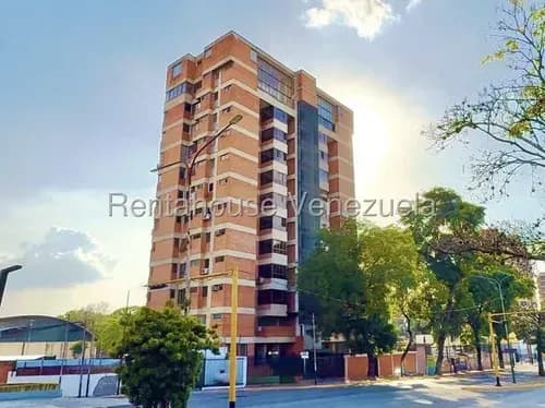 Espectacular Apartamento De 145m2 Con Una Ubicación Privilegiada Al Este De La Ciudad, En Plena Avenida Lara, Barquisimeto. Kn #26-14920