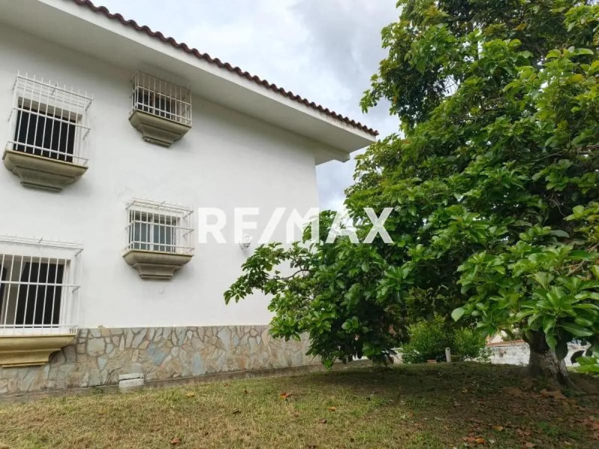 En Venta Casa Quinta El Castaño 1.130m2