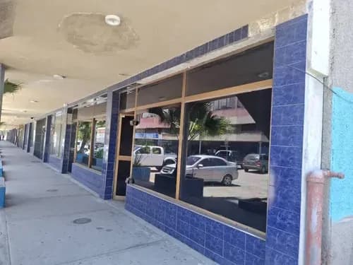 Local Comercial U Oficina En Venta, Cercano Al Casco Histórico De Puerto Cabello, C.c Consolidado, Local De 2 Niveles, Zona De Alto Tráfico (maria Gonzalez 01-06-26)