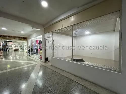 Diana Blanco Vende Espectacular Local Comercial En El Centro De Barquisimeto, Alto Trafico Vehicular Y Peatonal, Ideal Para Desarrollar Tu Negocio.