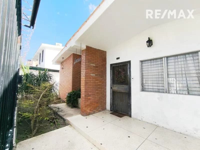 Casa comercial o residencial Urb del Este