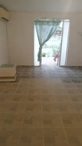 Se Alquila Local Para Uso De Oficina /consultorio/peluquería. Urb. La Esmeralda. San Diego 1 Baño Aire. Isaura Acondicionado