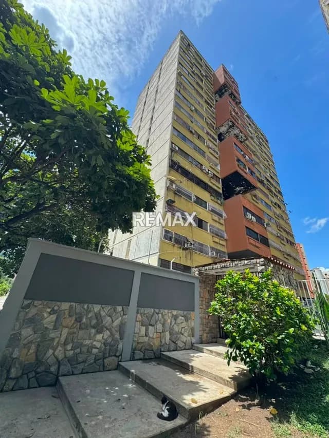 Apartamento Super Conservado en Venta en Mañongo, Residencias Teresa