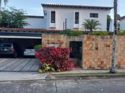 En venta hermosa Casa en Lomas de La Lagunita, Municipio el Hatillo
