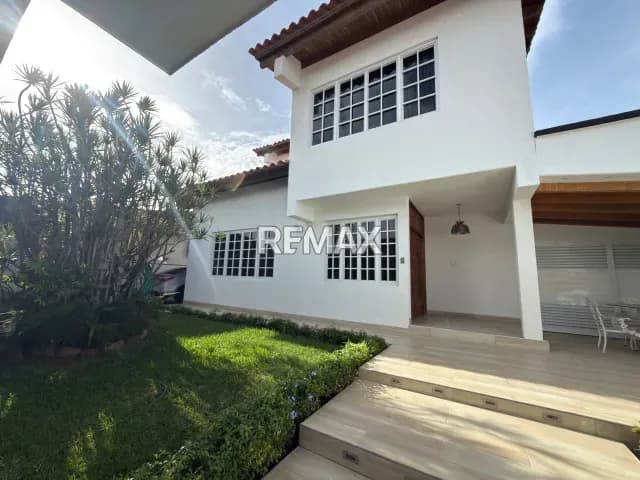 EN VENTA QUINTA URB EL PARRAL
