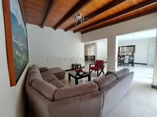 Casa En Venta En El Marques Excelente Y Ubicada En Calle Cerrada Con Dos Garitas De Vigilancia