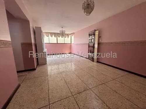 Fredxia Castillo Vende Amplio Apartamento En Nueva Segovia, Barquisimeto. Ideal Para Remodelar A Tu Gusto. Fc # 26-19192.