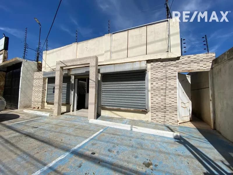 Local en Av Las Delicias