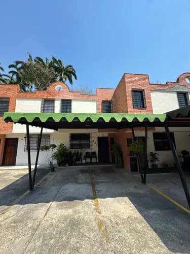 Se Vende Hermoso Townhouse Amoblado Con Cocina Moderna Res. Villas Del Norte Ii Naguanagua, Edo Carabobo Vende Dayanna Vasquez