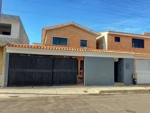 Anny Cuevas Y Manuel Sarabia Inziturealtors Venden Casa En Urbanización La Quintas De Naguanagua Estado Carabobo.