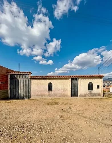 Xv, En Venta Casa Con Terreno En Tucape Más Abajo De La Iglesia