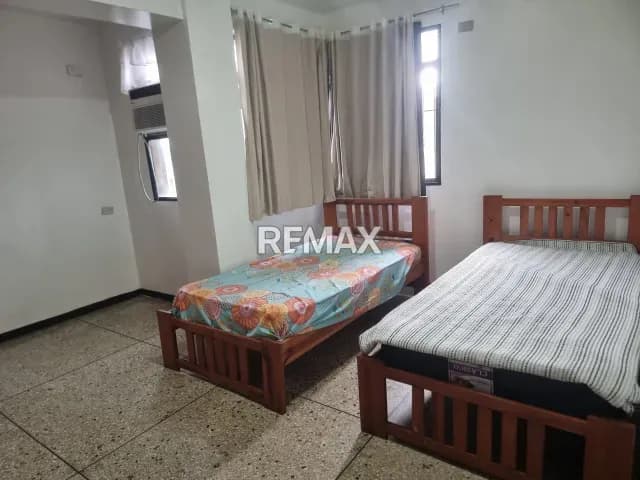 EN ALQUILER CÓMODO Y CÉNTRICO APARTAMENTO AMOBLADO