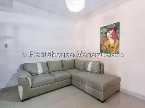 Casas En Alquiler Frente Al Centro Comercial Las Trinitarias En El Este De Barquisimeto Lara #26-15488 Nd