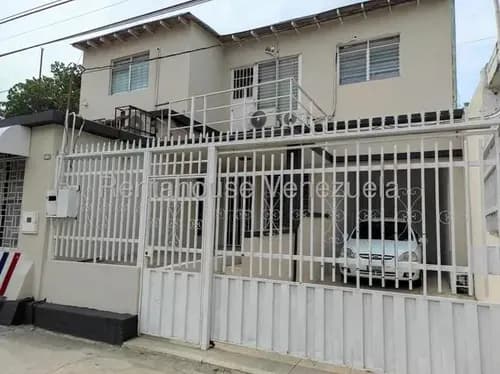 Héctor Malavé Alquila Casa Comercial En Centro De Barquisimeto, Sin Cortes Eléctricos, Agua Constante, Patio Amplio Y Techado Para Acondicionar Tu Negocio.