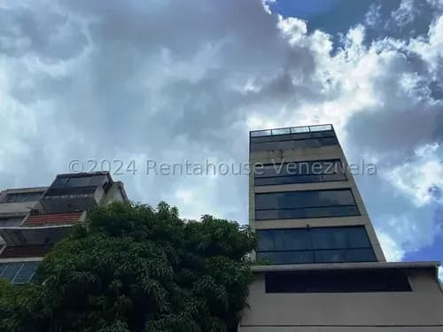 Iluminada, Fresca Y Excelentemente Ubicada Con Una Vista 360 De La Ciudad 25-10316
