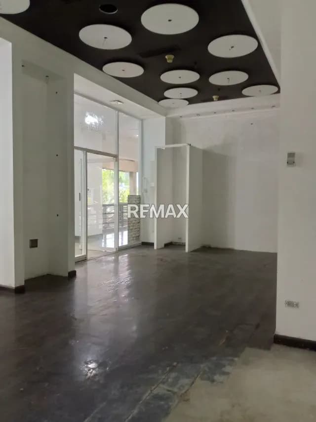 Local Comercial Centro de Conveniencias Xpress Macaracuay REF-02