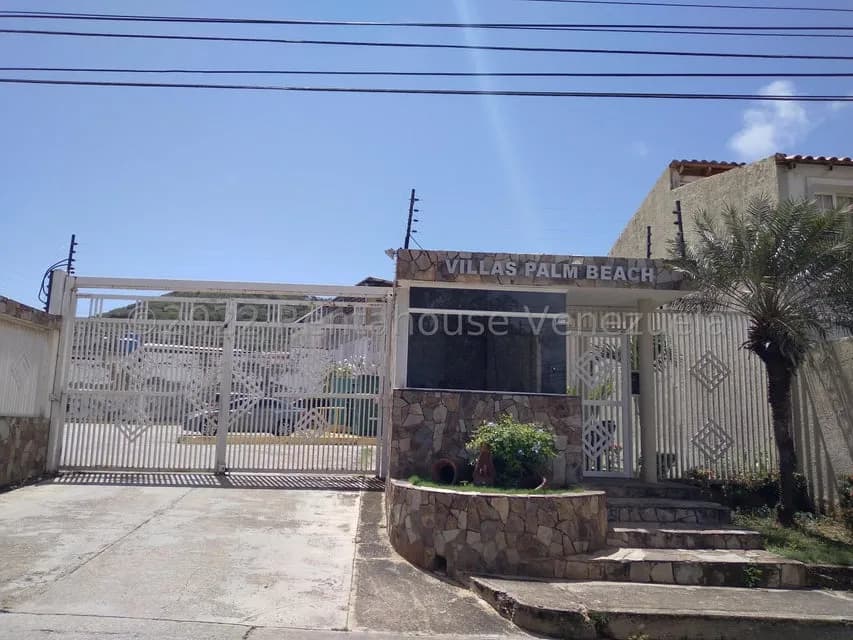 Townhouse (Duplex) en Venta en Los Robles, Nueva Esparta