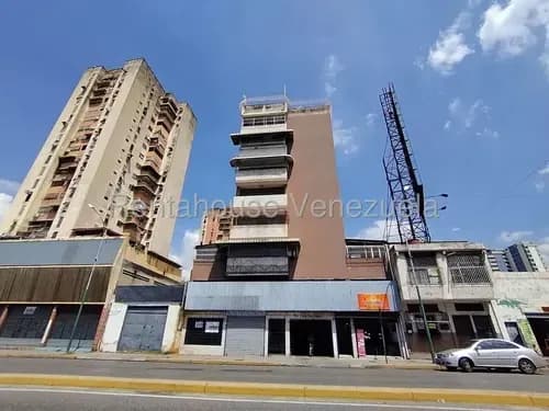 Apartamento En Centro De Maracay A 200 Mt2 Av. Ayacucho. Ljsa 26-9059