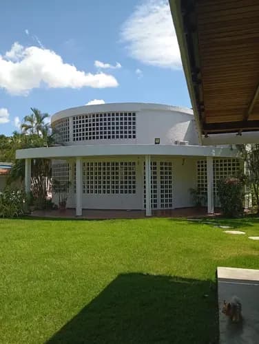 Ofrece Hermosa Casa De Dos Plantas En El Conjunto Residencial La Lopera En El Pueblo De San Diego 1250 Mts2 De Terreno 600 Mts2 De Construcción Planta Baja Sala Amplia Con Aire Acondicionado