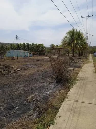 Venta De Parcela Con Bienhechuría Via Principal Mayorquin Via Naricual , Ubicado Parcelamiento Puente Ayala