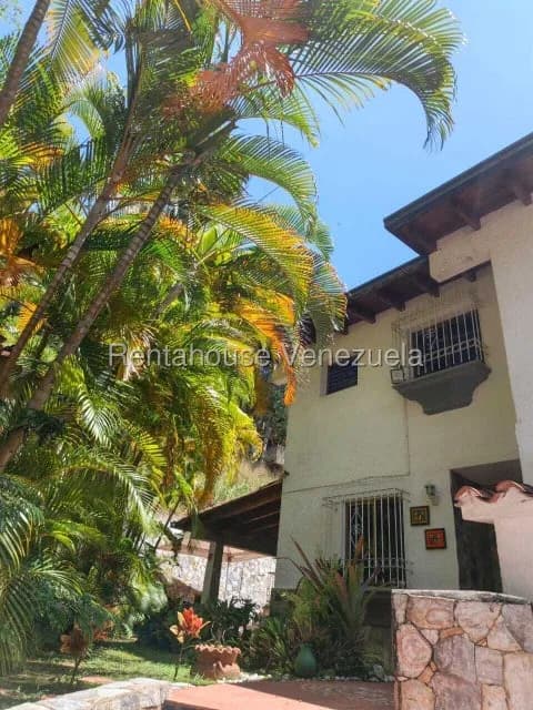 Casa (Duplex) en Alquiler en Lomas de Prados del Este, Distrito Metropolitano