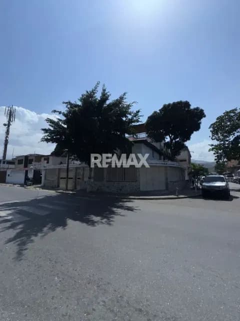 Quinta a pie de calle para inversión - catia la mar