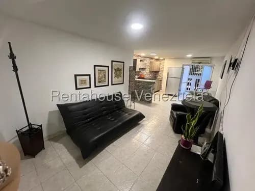Apartamento En Alquiler En La Urb. Macaracuay 26-12386