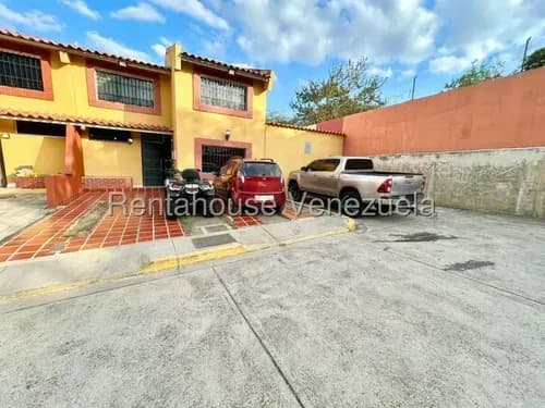 Rentahouse Lara Vende Hermosa Casa De 152 Mts En Cabudare; 3 Hab, Cocina Moderna, Family Room, Patio Con Parrillera. Conjunto Privado Con Vigilancia Y Áreas Verdes.