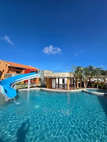 Apartamento En Ciudad Flamingo Chichiriviche Con Una Distribución De 60 M2 2 Habitaciones 2 Baños Sala Cocina Planta Baja Conjunto Con Vigilancia Privada Caney Parrilleras Piscinas Con Tobog