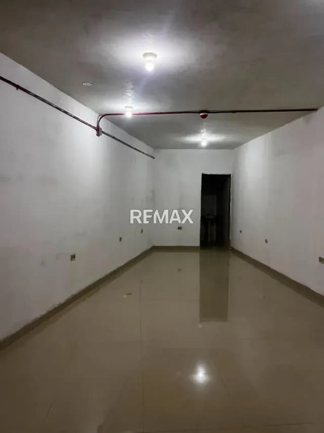 Local en Alquiler. C. C. Sector Pomona Av. Ppal. (Planta Alta L-03)