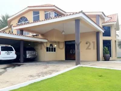 Conjunto Residencial Las Villas, Casa Campo de Golf