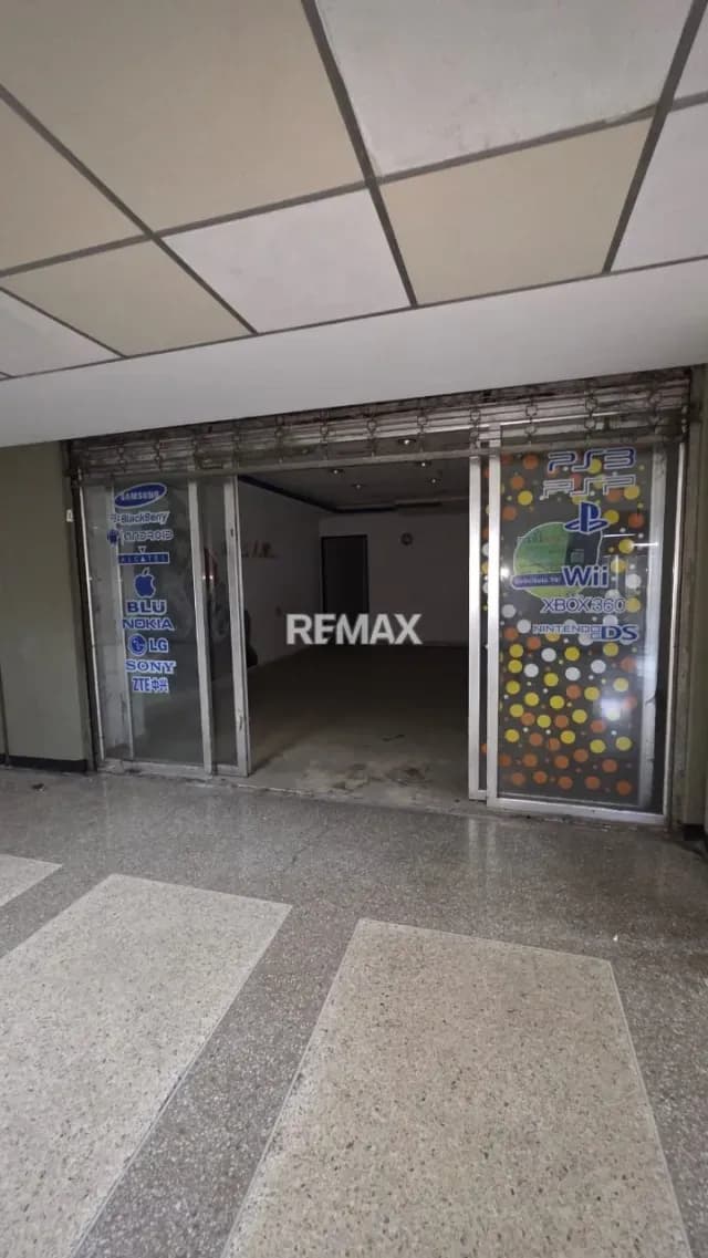 EN VENTA LOCAL COMERCIAL EN C.C PASEO LAS INDUSTRIAS