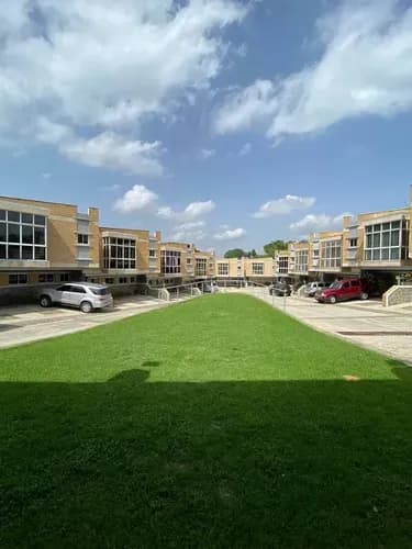 Town House En Colinas De Guataparo Planta E. Total, Agua De Manantial, Doble Anillo De Seguridad, Data Joven Clientes Directos!